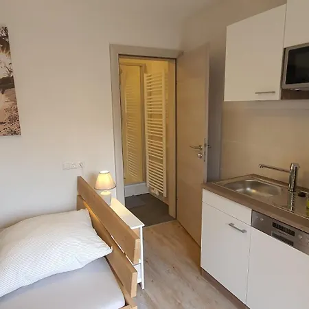 Boba37 Ferienzimmer 6 *